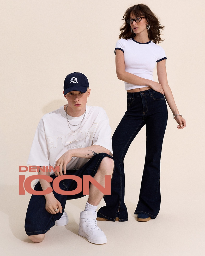 Models präsentieren lässige Denim-Mode mit Schlagjeans, Jeansshorts und alltäglichem Streetwear-Styling für eine moderne Jugendmodekollektion